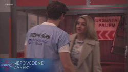 Sestřičky: Nepovedené záběry - Líbačka jako z Titanicu.